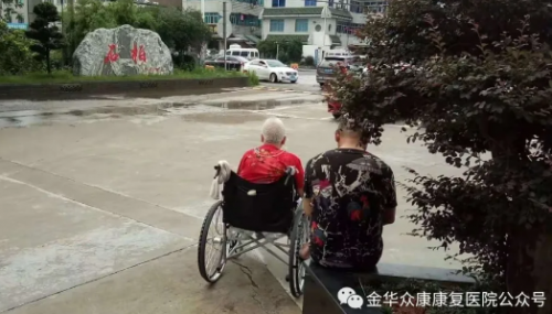 因?yàn)槟愕呐惆?，夕陽更加美? /></a>
						</div>
						<p><a href=